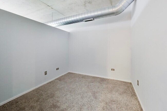Building Photo - 6 S Laflin St