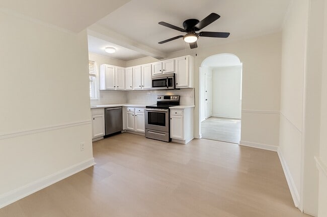 Building Photo - 658 Childs Ave