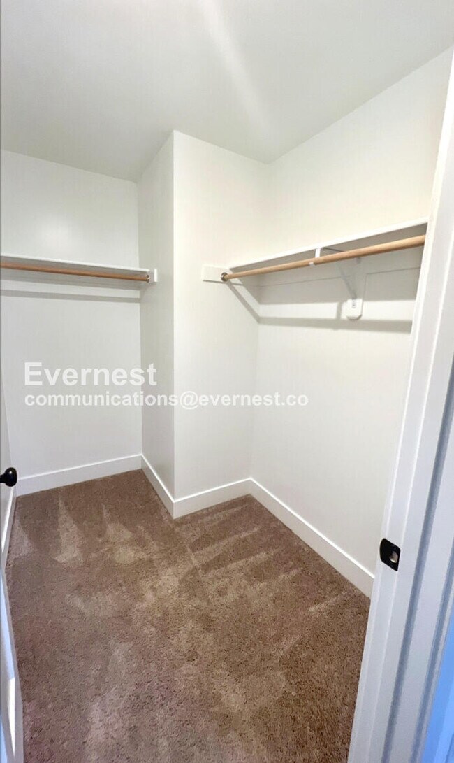 Building Photo - 509 SW Brummel Rd