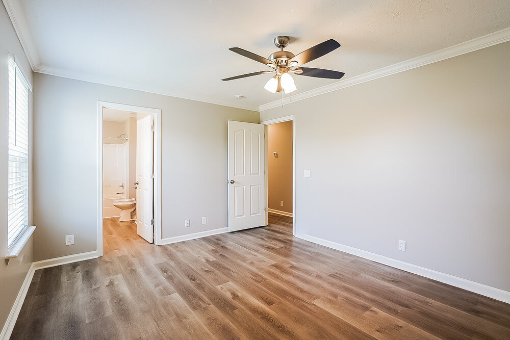 Building Photo - 705 Tot Dr