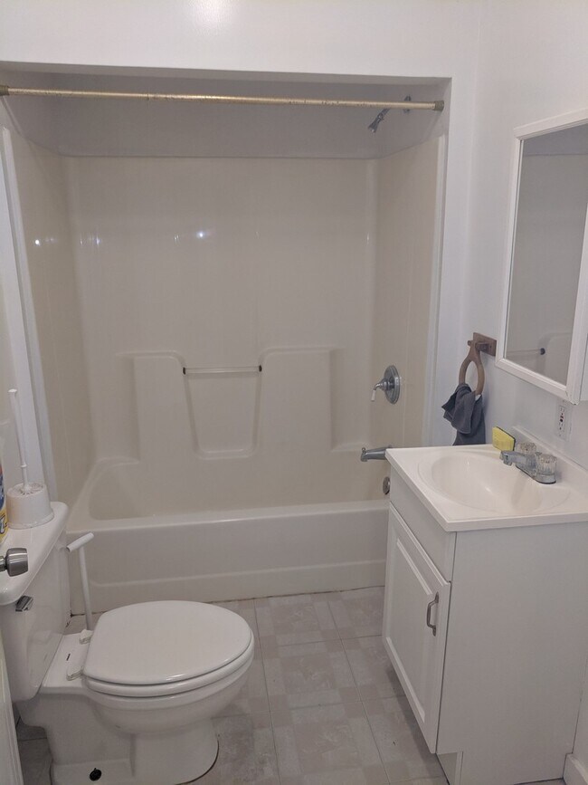 Building Photo - Cuddy