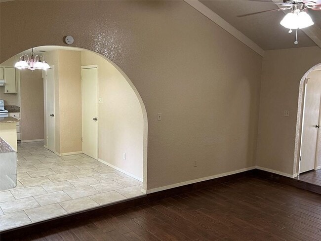 Building Photo - 2310 Dartmouth Dr