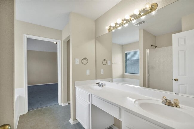 Building Photo - 4402 Emerald Leaf Dr