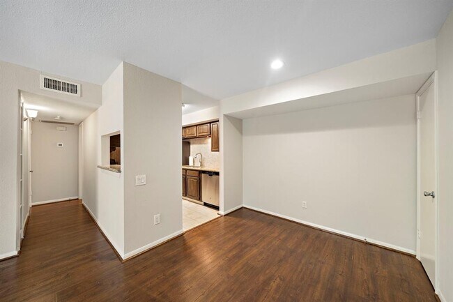 Building Photo - 1860 White Oak Dr