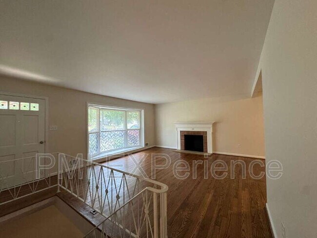 Building Photo - 6405 Roberts Dr