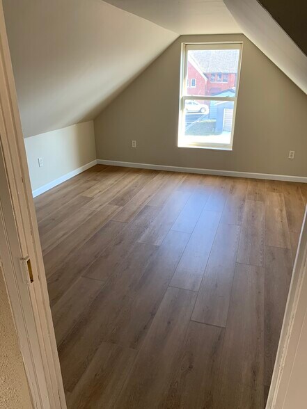 Building Photo - 111 Lincoln Ave