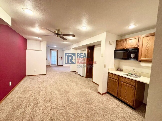 Building Photo - 9349 Waterford Ct