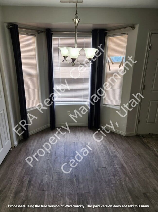 Building Photo - Move-In Discount!! 2 bedroom - 2 Bathroom Twin Home