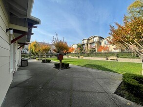 Building Photo - Nice and bright 2BR / 2BA Condo Near Durant Square Mall