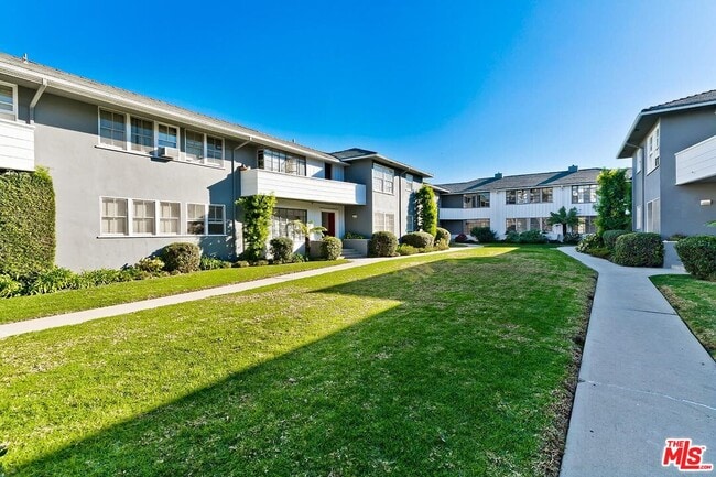 Building Photo - 5016 Clinton St