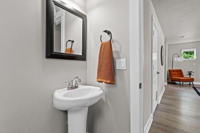 Building Photo - Beautiful SE Bend Home | Spacious Floorplan | Fenced Backyard | Near Parks & Trails
