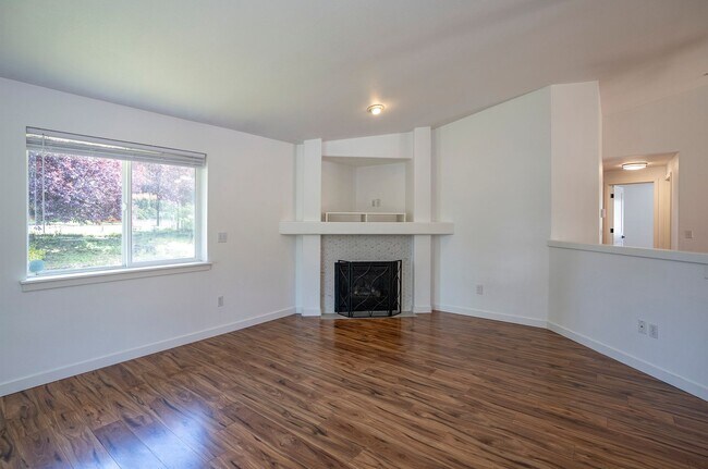 Building Photo - Exquisite 3-bedroom, 2-full bath Home in Puyallup