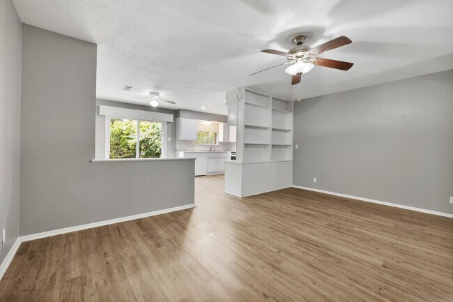 Building Photo - 6012-6014 Evers Rd
