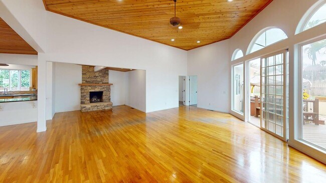 Building Photo - Spacious 4 Bed 3 Bath Home Available for L...