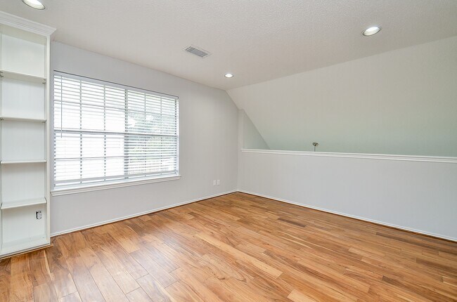 Building Photo - 1206 Green Knoll Dr