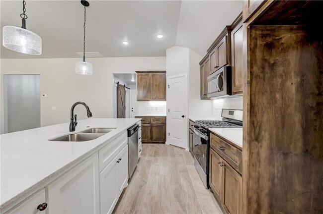 Building Photo - Newer Home For Lease in Noble.  15 minutes to OU Campus