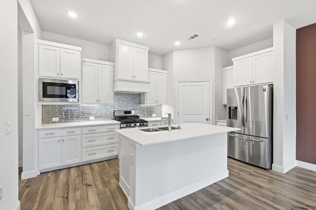 Building Photo - 1332 Square foot townhome in a beautiful community in Argyle, TX ready for lease.