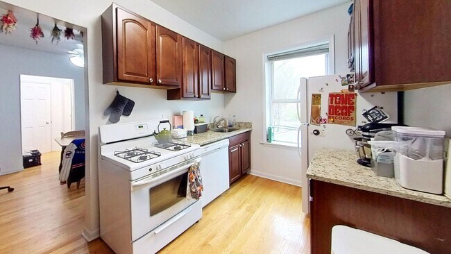 Building Photo - Rehabbed Portage Park One Bedroom