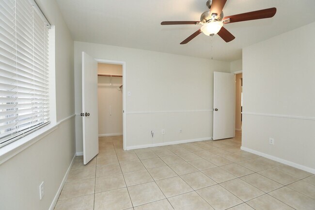 Building Photo - 14215 Cypress Valley Dr