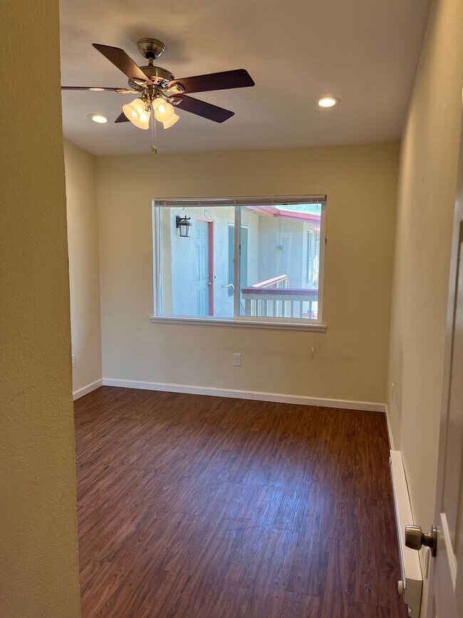 Building Photo - Spacious 1bd/1ba apartment