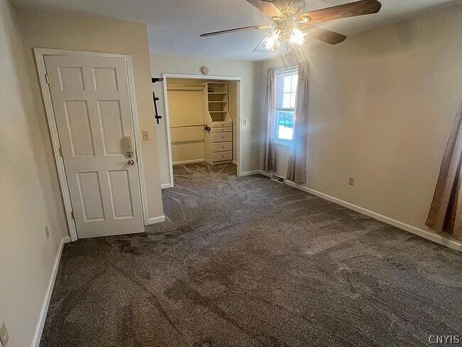 Building Photo - 6049 S Bay Rd