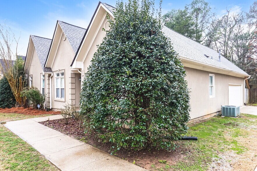 Building Photo - 1001 Saddlecreek Pkwy