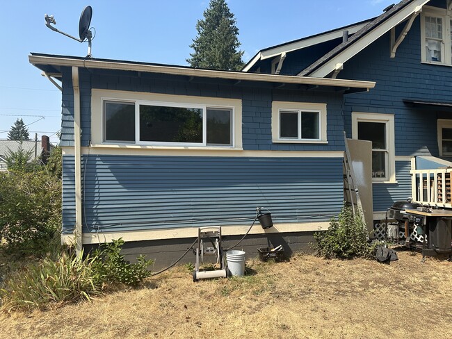 back of house (kitchen) - 4806 SE 76th Ave