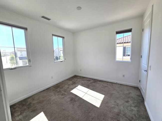 Building Photo - 20841 Acorn Cir