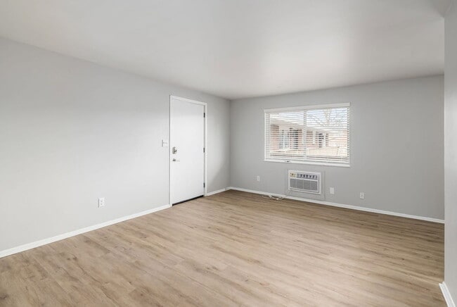 Building Photo - 611 Riverview Dr