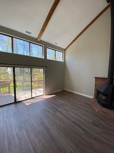 Building Photo - 40 Farmington Chase Cres