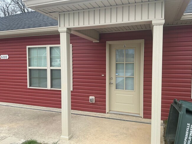 Building Photo - 600 Colonette unit A Hopkinsville, KY/ Available now!