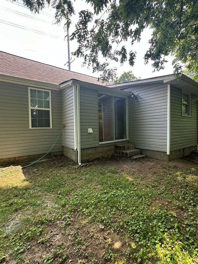 Building Photo - 4033 Ivy Ave