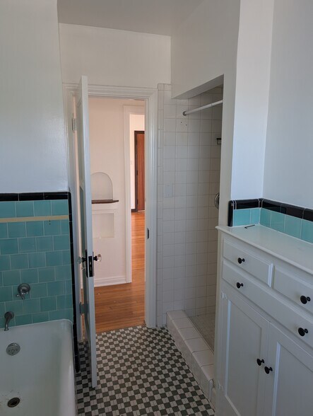 Building Photo - 436 Orizaba Ave