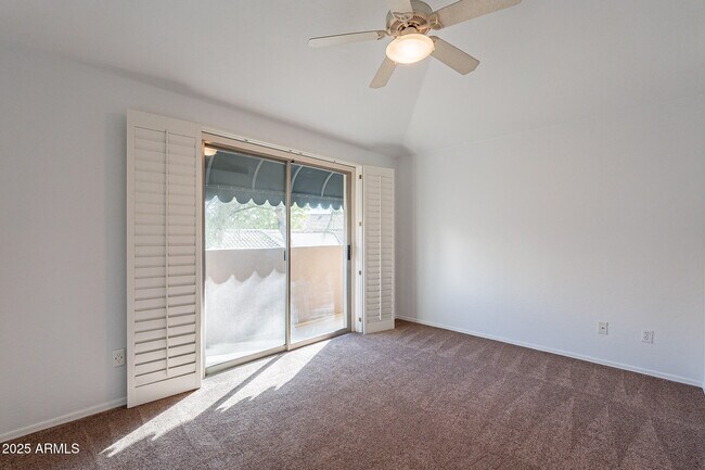 Building Photo - 7240 N Dreamy Draw Dr