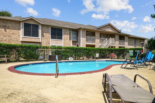 Building Photo - 1311 Antoine Dr
