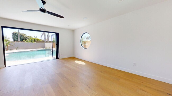 Building Photo - Gorgeous Fully Remodeled 5 Bedroom Home wi...