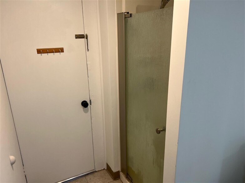 Building Photo - 8 6th St