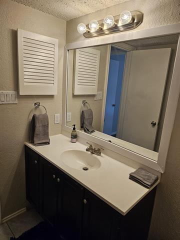 Building Photo - 1728 Crestpoint Dr