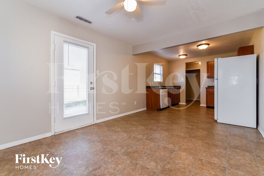 Building Photo - 8016 Grove Berry Way