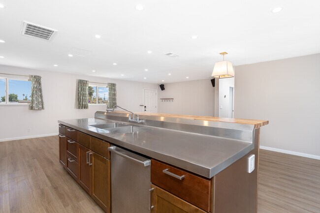 Building Photo - 4742 Seaford Pl