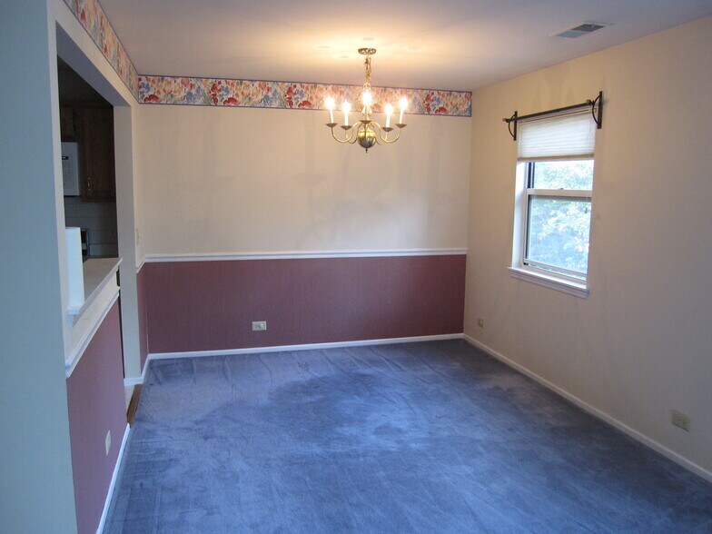 Building Photo - 2810 Meadow Ln