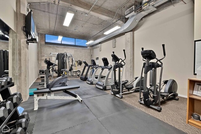 Building Photo - 210 S Desplaines St