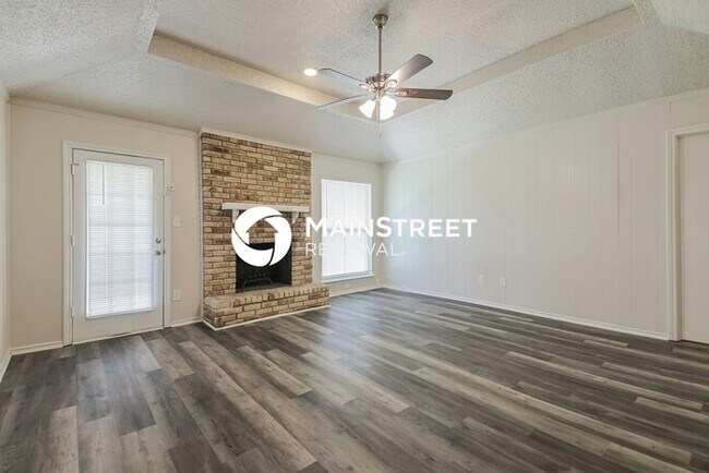 Building Photo - 4 Bedroom Pet-Friendly Home in Rowlett, TX with Main Street Renewal