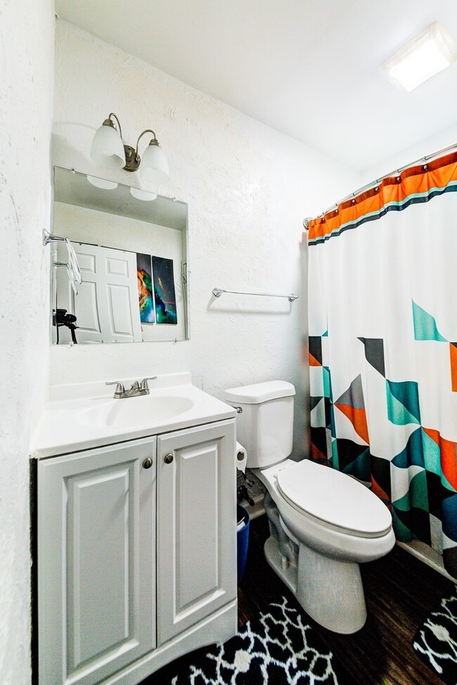 Building Photo - Available August  2026 - Beautiful 2.5 Bedroom, 1 Bath Home in Mt. Washington Area!