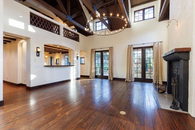 Building Photo - Delightful Private 3BR/4.5BA + Office Home in Del Mar