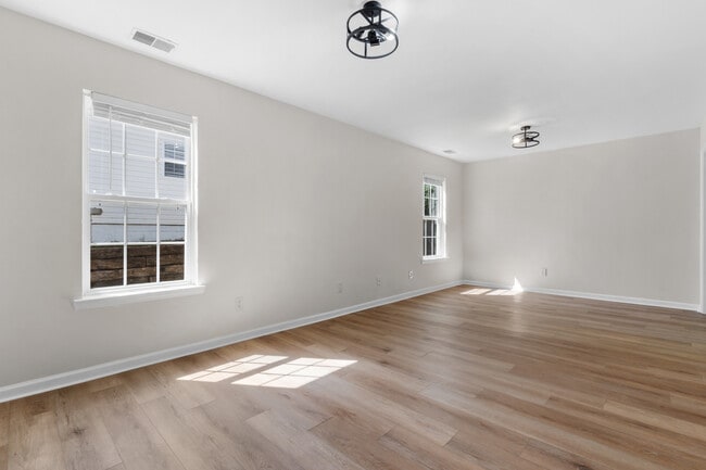 Building Photo - 109 Summer Vale Dr