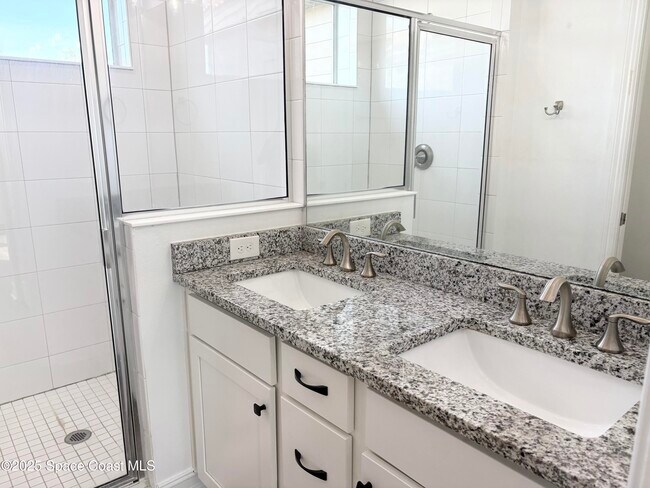 Building Photo - 1455 Isabella Dr