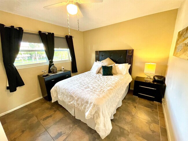 Building Photo - 5071 W Oakland Park Blvd