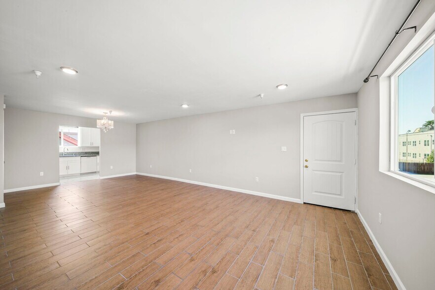 Building Photo - 1155 N Ardmore Ave