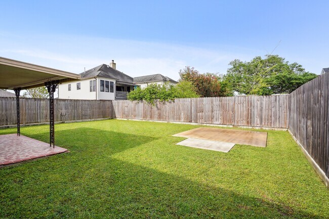 Building Photo - 6752 Fleur De Lis Dr